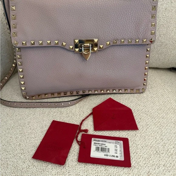 Valentino Pebbled Calfskin Rockstud Flip Lock Top Handle Bag (nude leather) - Picture 9 of 16